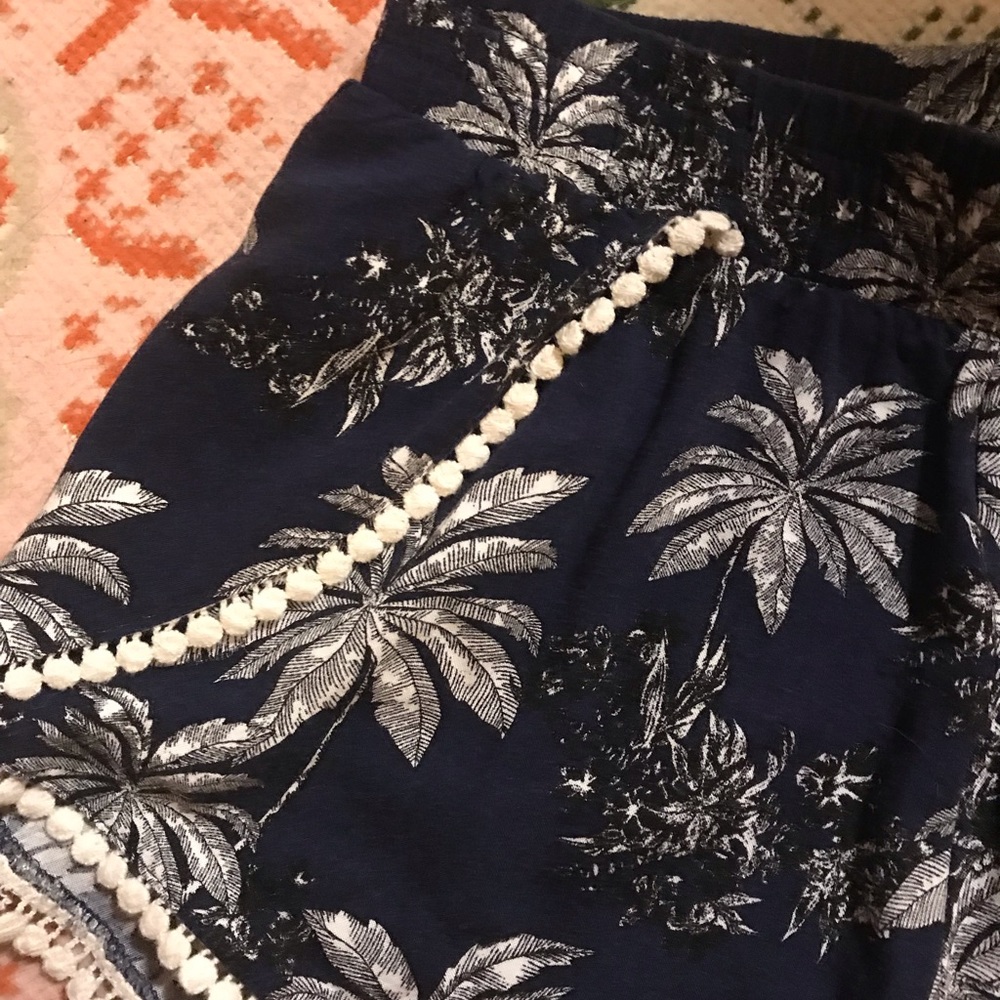 Shorts - Picture 2 of 3